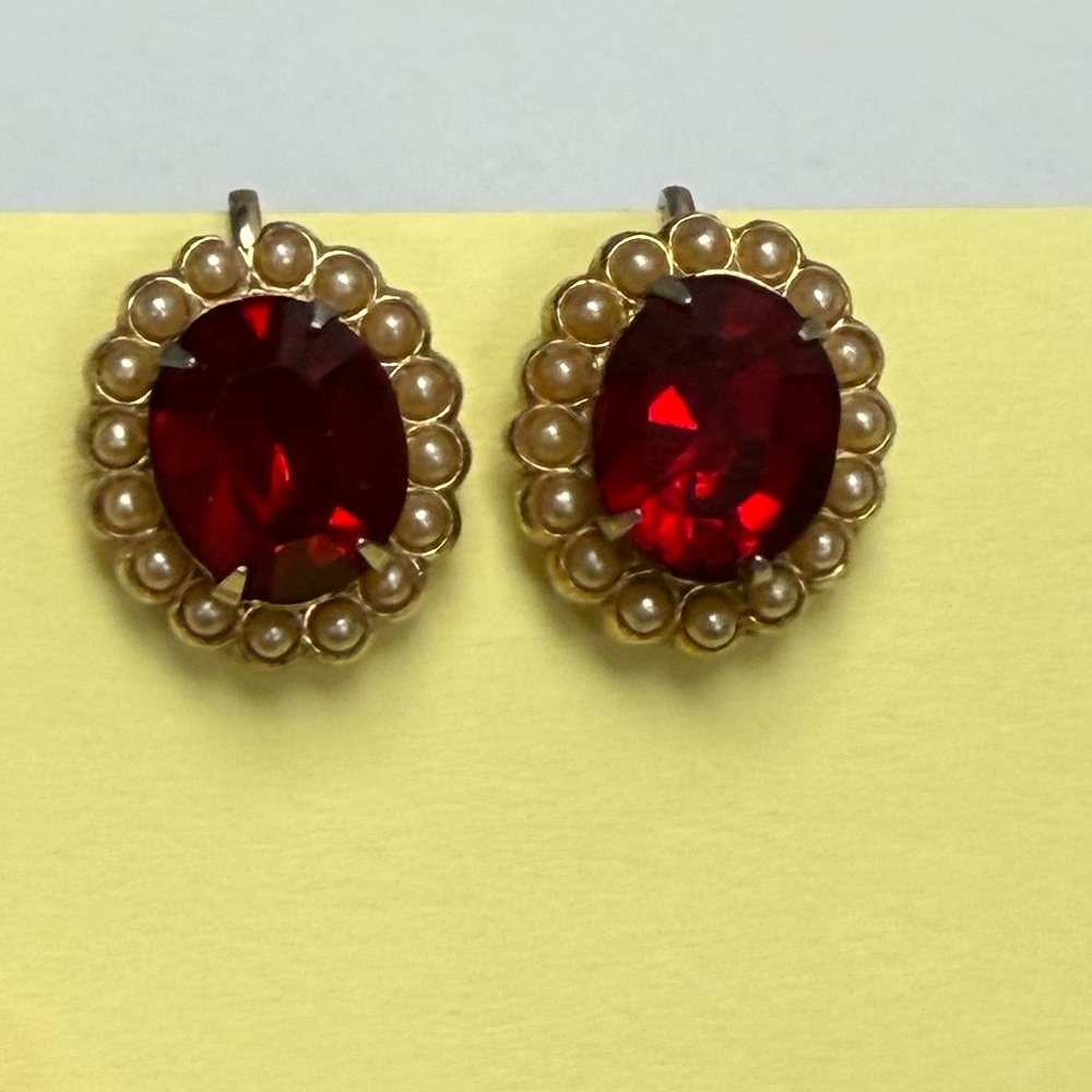 Vintage Coro stamped screw back Elegant faux red ruby and Gold coloured Earrings - Picture 6 of 12